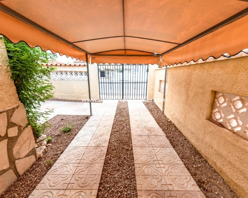 Wederverkoop - Vrijstaande Villa - Urb. La Marina