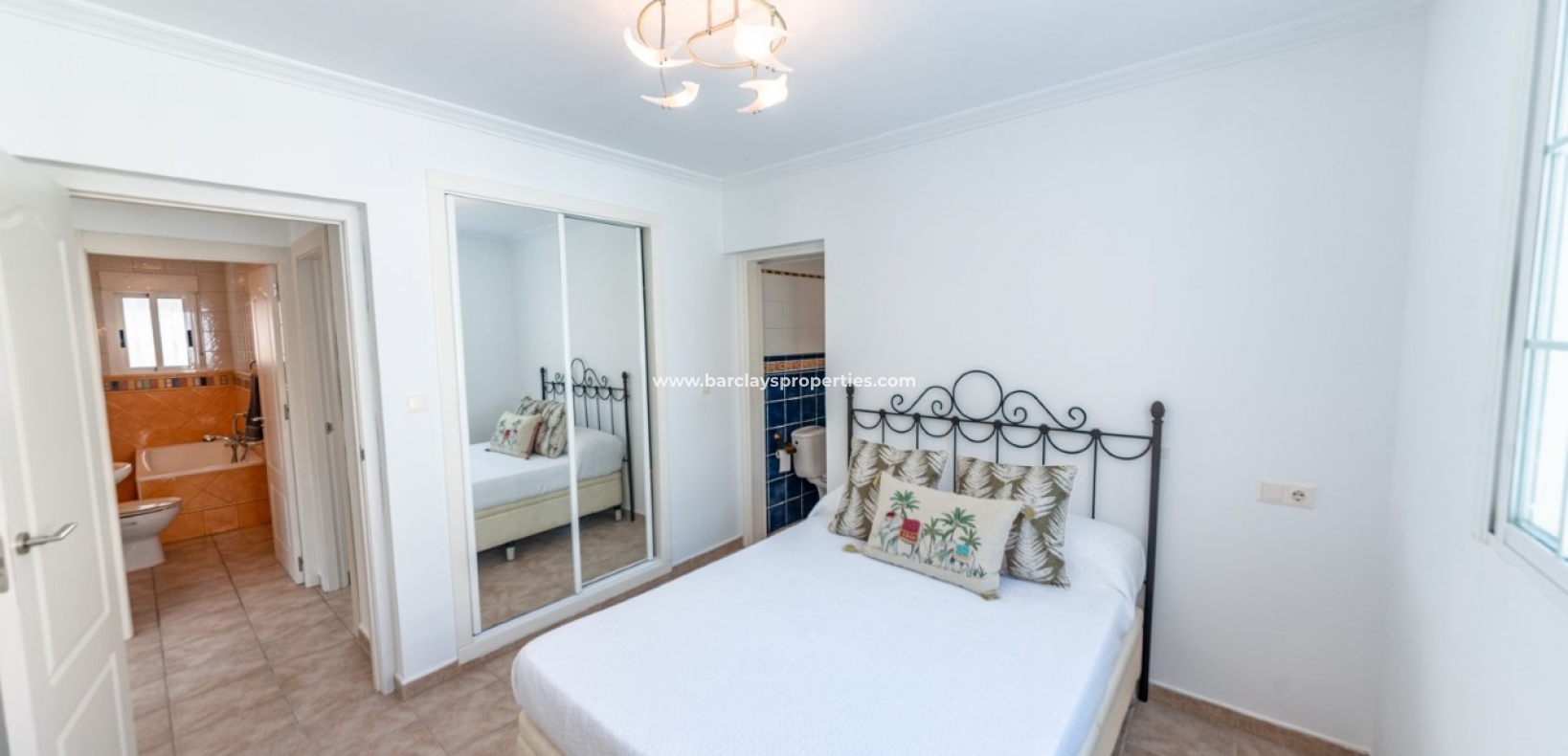 Wederverkoop - Vrijstaande Villa - Urb. La Marina