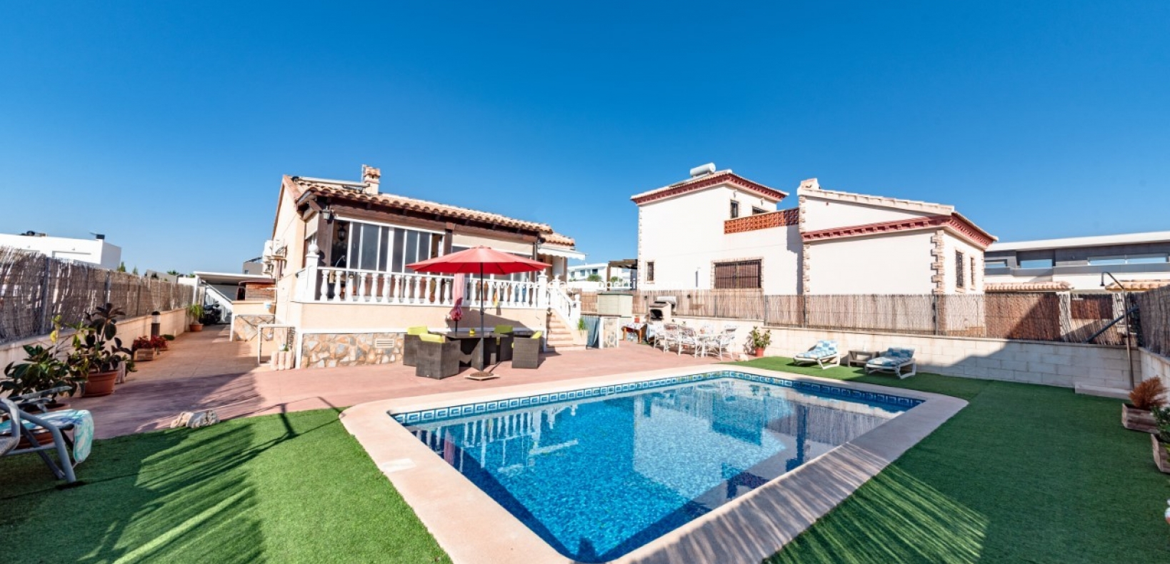 Wederverkoop - Vrijstaande Villa - Urb. La Marina