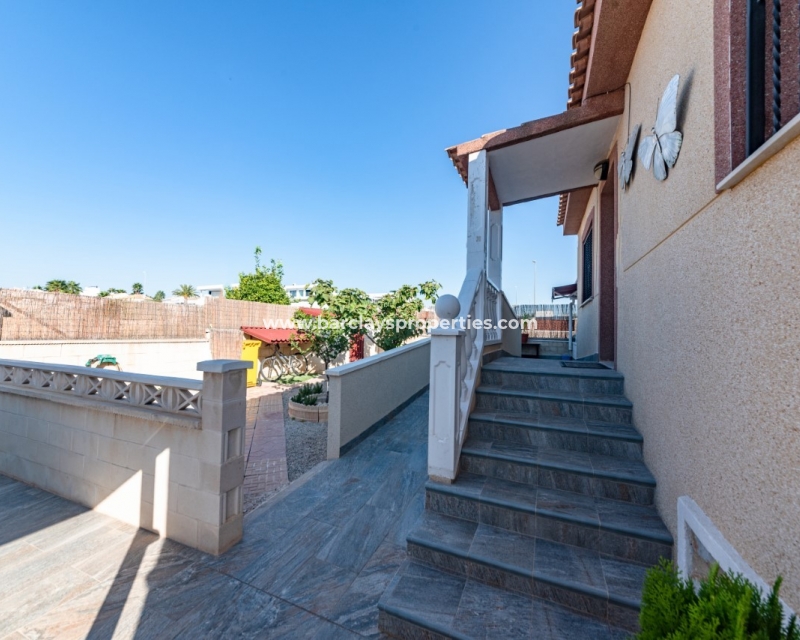 Wederverkoop - Vrijstaande Villa - Urb. La Marina