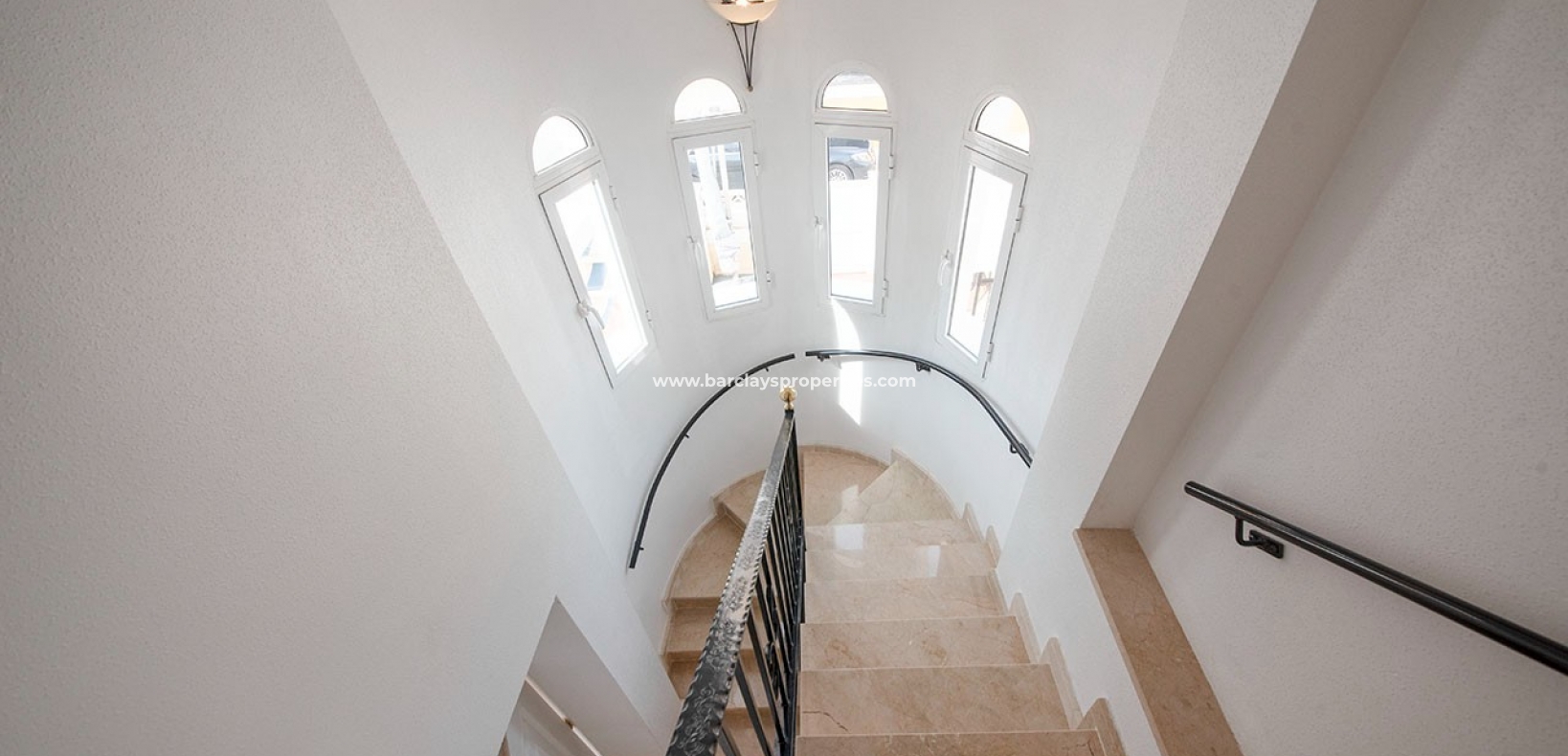 Wederverkoop - Vrijstaande Villa - Urb. La Marina