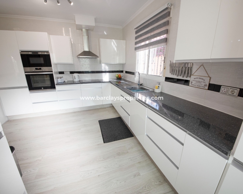 Wederverkoop - Vrijstaande Villa - Urb. La Marina