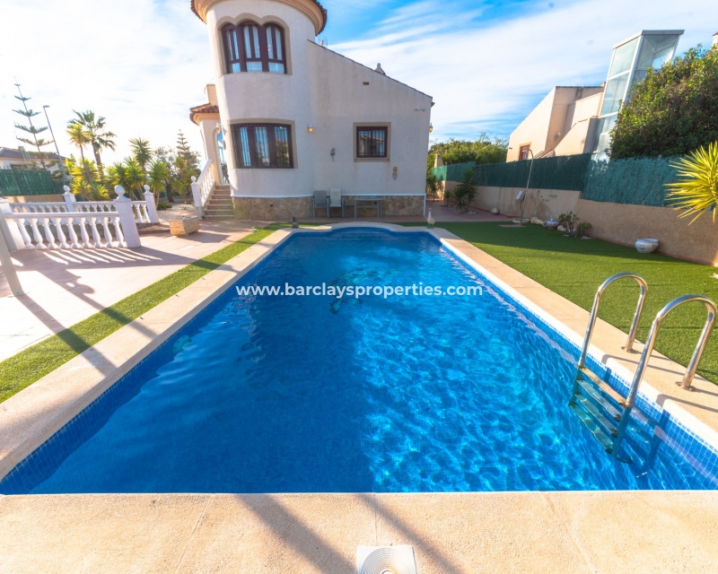 Wederverkoop - Vrijstaande Villa - Urb. La Marina