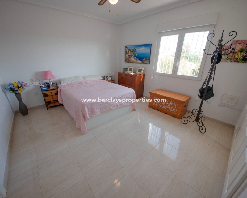 Wederverkoop - Vrijstaande Villa - Urb. La Marina