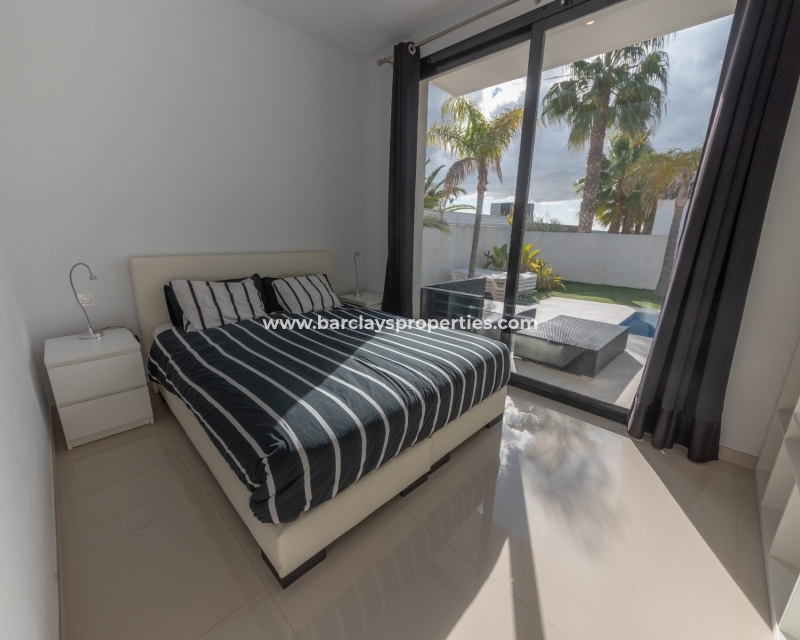 Wederverkoop - Vrijstaande Villa - Urb. La Marina