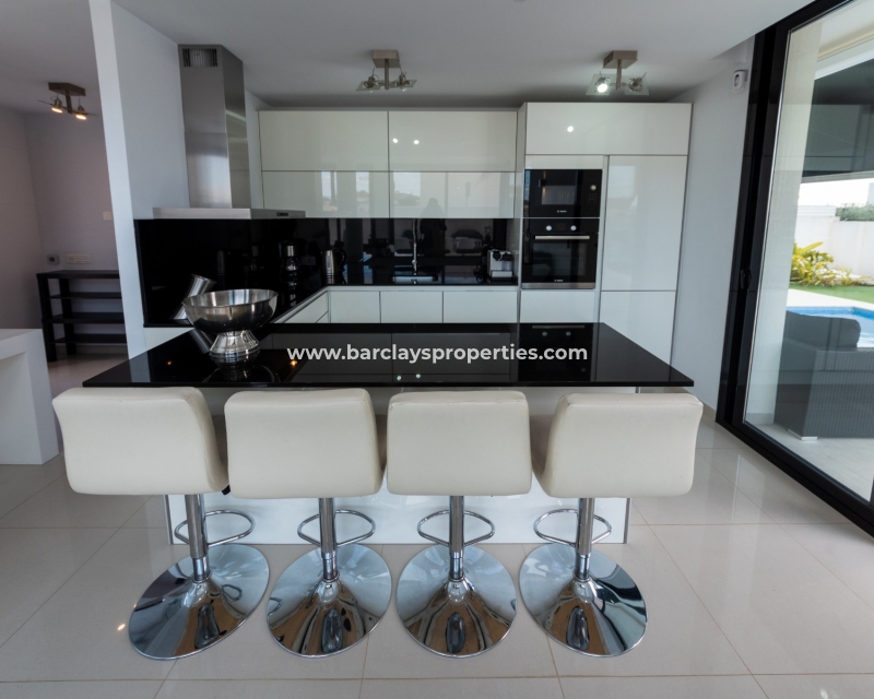 Wederverkoop - Vrijstaande Villa - Urb. La Marina