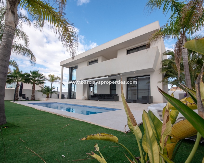 Wederverkoop - Vrijstaande Villa - Urb. La Marina