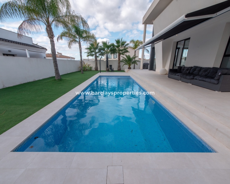 Wederverkoop - Vrijstaande Villa - Urb. La Marina