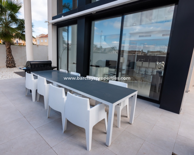 Wederverkoop - Vrijstaande Villa - Urb. La Marina