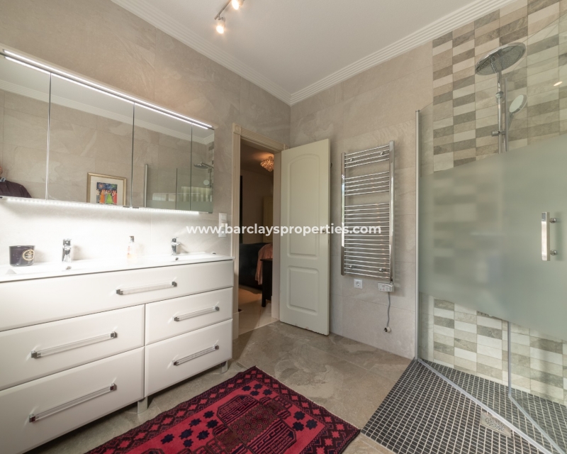 Wederverkoop - Vrijstaande Villa - Urb. La Marina