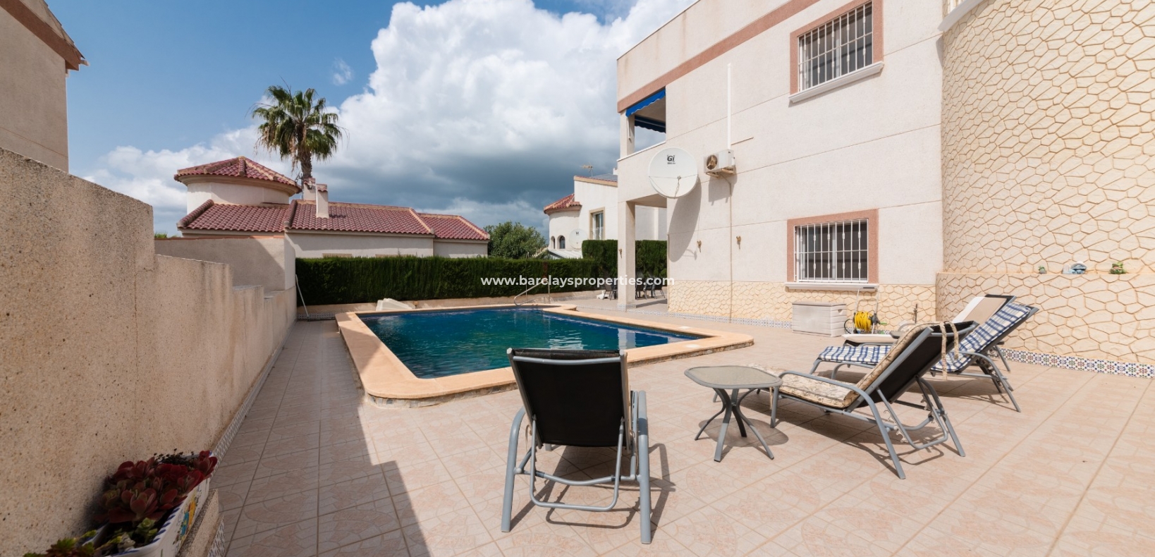 Wederverkoop - Vrijstaande Villa - Urb. La Marina