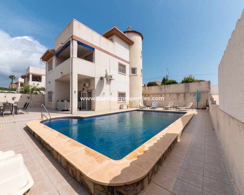 Wederverkoop - Vrijstaande Villa - Urb. La Marina