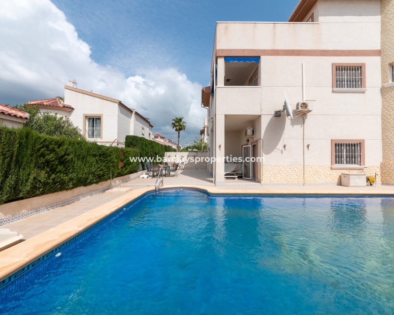 Wederverkoop - Vrijstaande Villa - Urb. La Marina