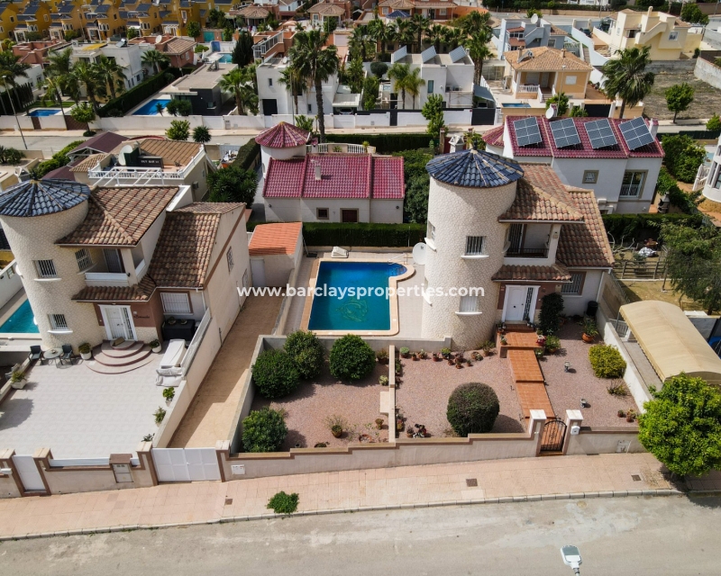 Wederverkoop - Vrijstaande Villa - Urb. La Marina