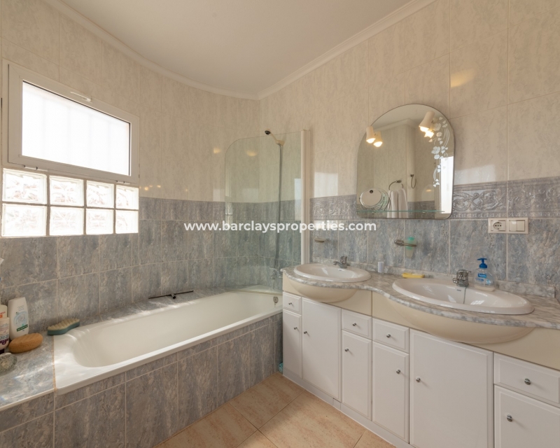 Wederverkoop - Vrijstaande Villa - Urb. La Marina