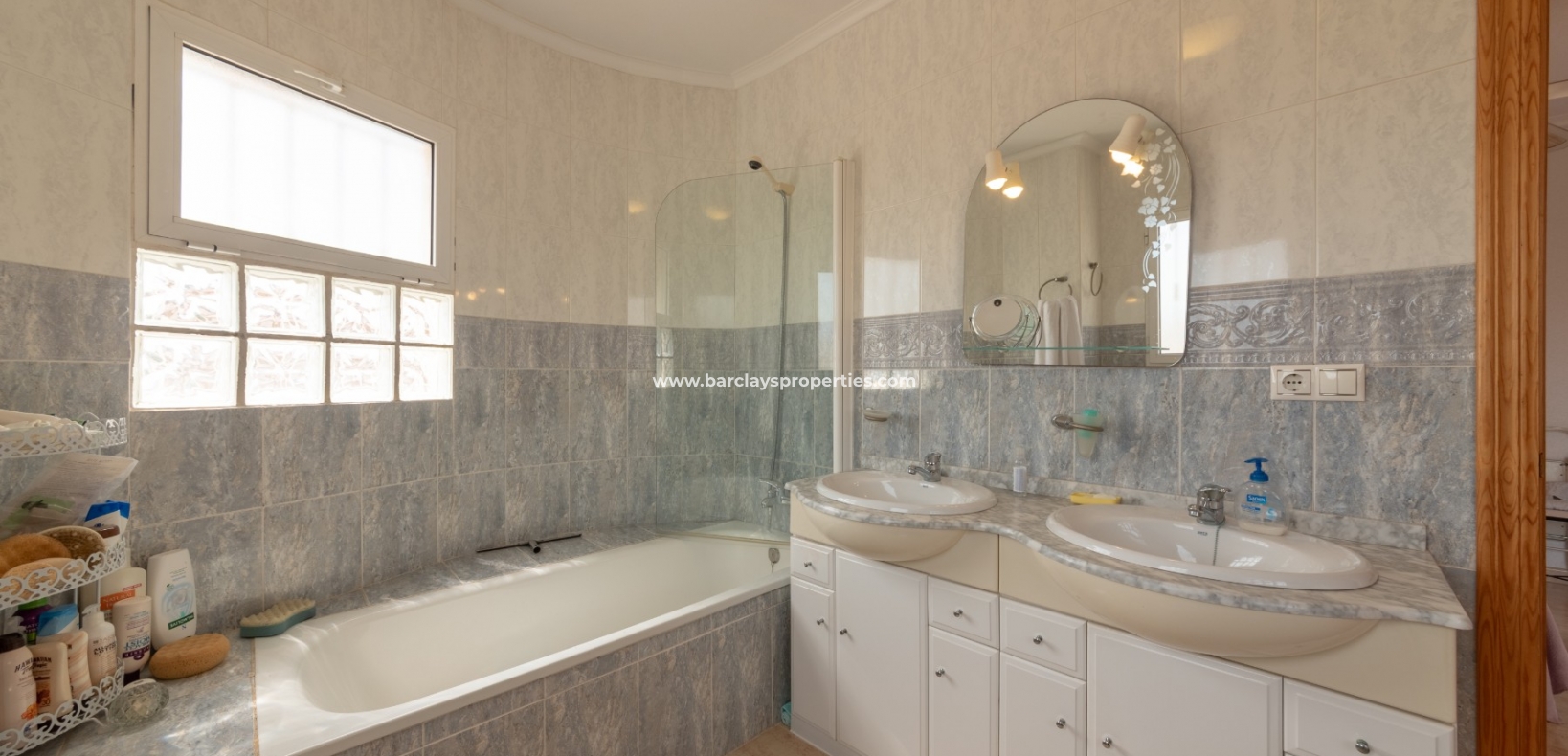 Wederverkoop - Vrijstaande Villa - Urb. La Marina