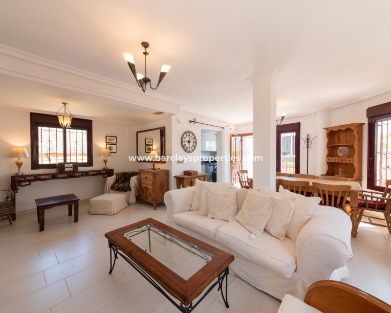 Wederverkoop - Vrijstaande Villa - Urb. La Marina