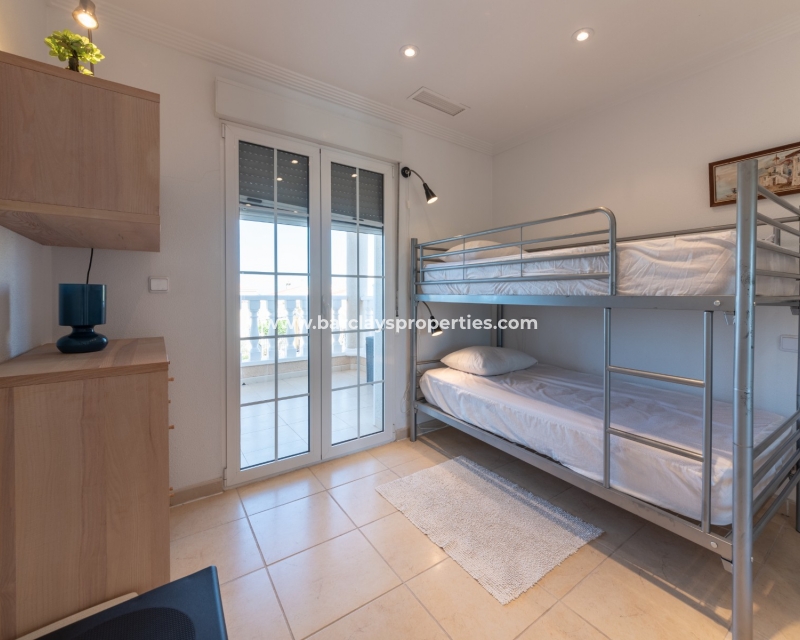 Wederverkoop - Vrijstaande Villa - Urb. La Marina