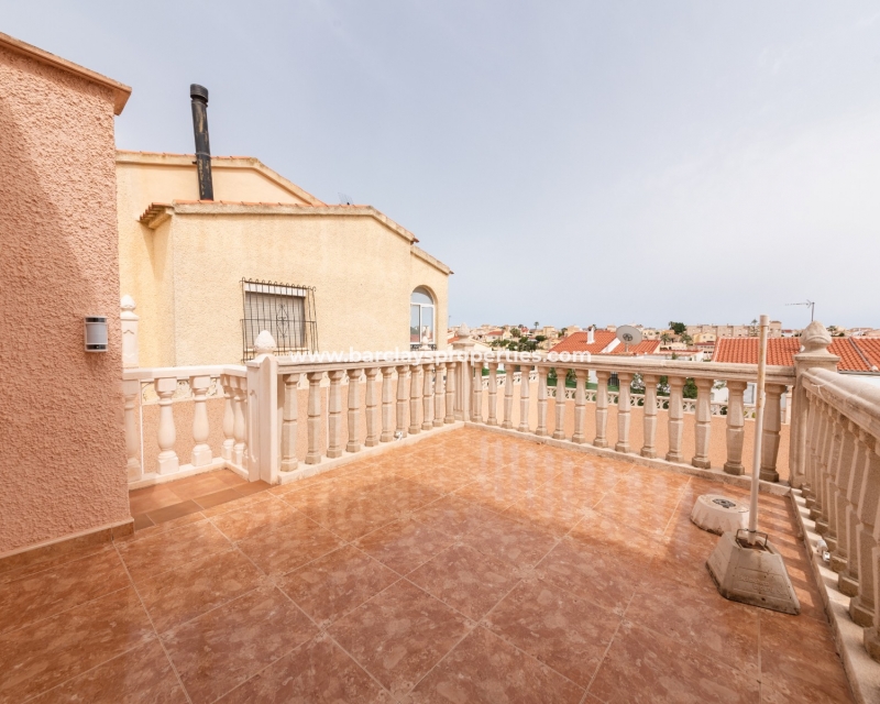 Wederverkoop - Vrijstaande Villa - Urb. La Marina