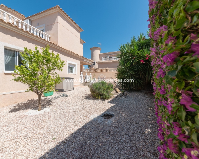 Wederverkoop - Vrijstaande Villa - Urb. La Marina