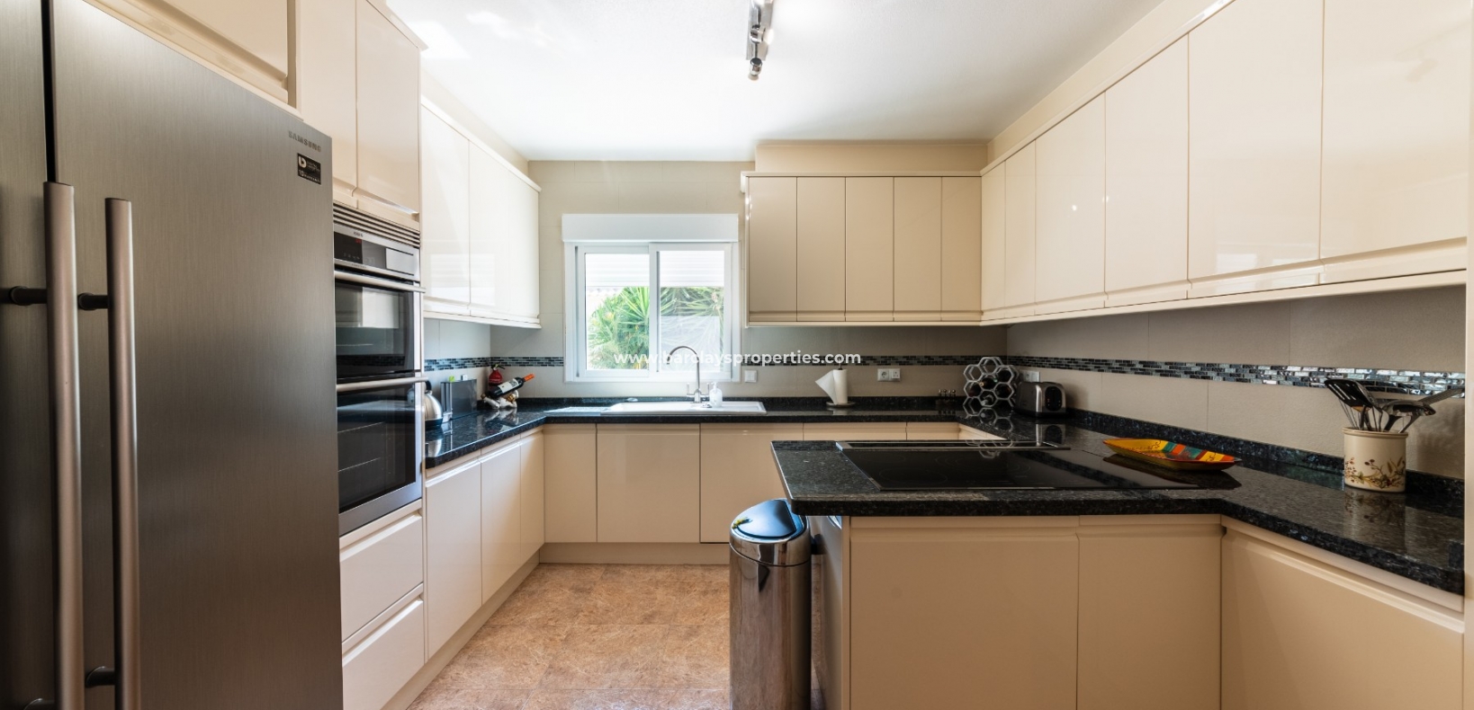 Wederverkoop - Vrijstaande Villa - Urb. La Marina