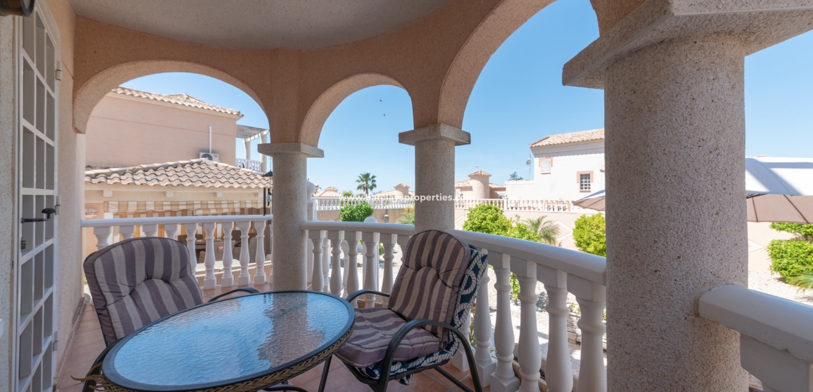 Wederverkoop - Vrijstaande Villa - Urb. La Marina