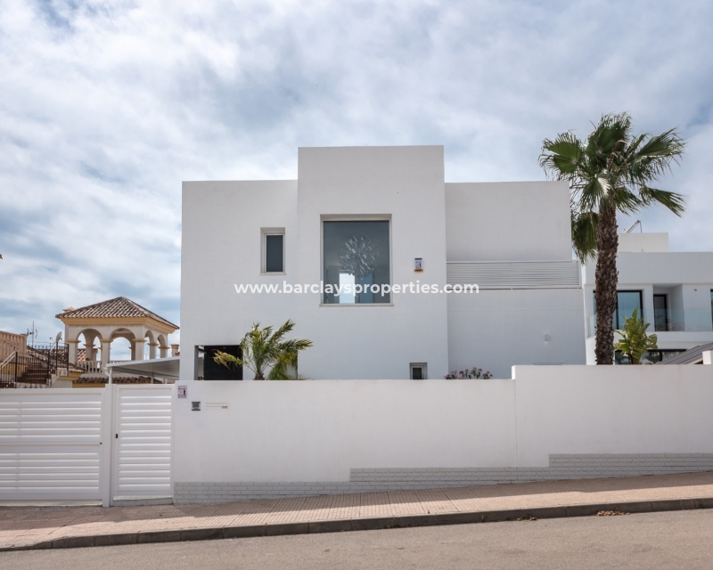 Wederverkoop - Vrijstaande Villa - Urb. La Marina