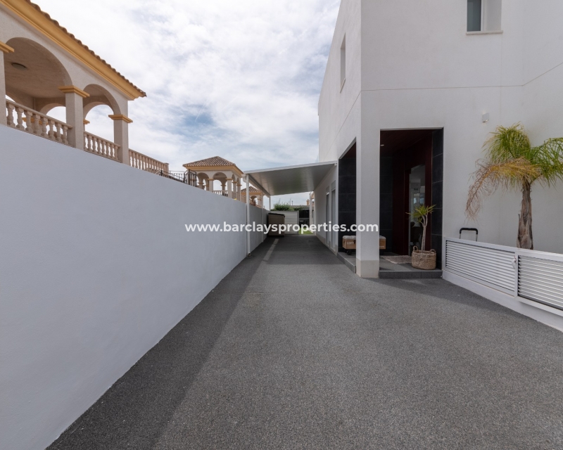 Wederverkoop - Vrijstaande Villa - Urb. La Marina