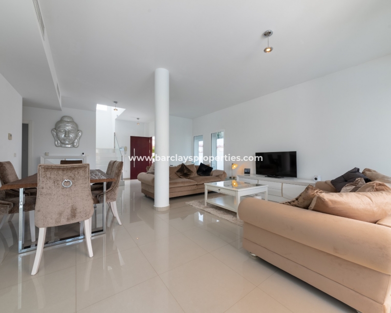 Wederverkoop - Vrijstaande Villa - Urb. La Marina