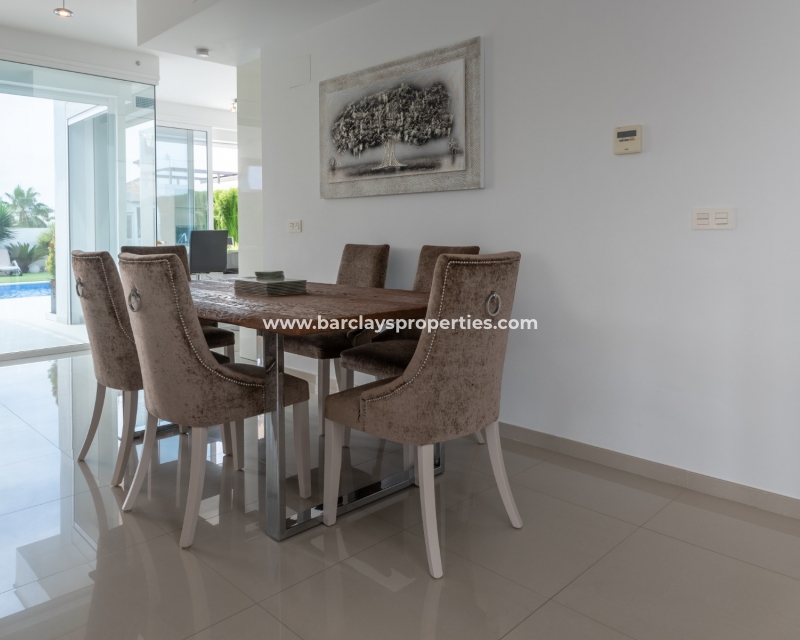 Wederverkoop - Vrijstaande Villa - Urb. La Marina