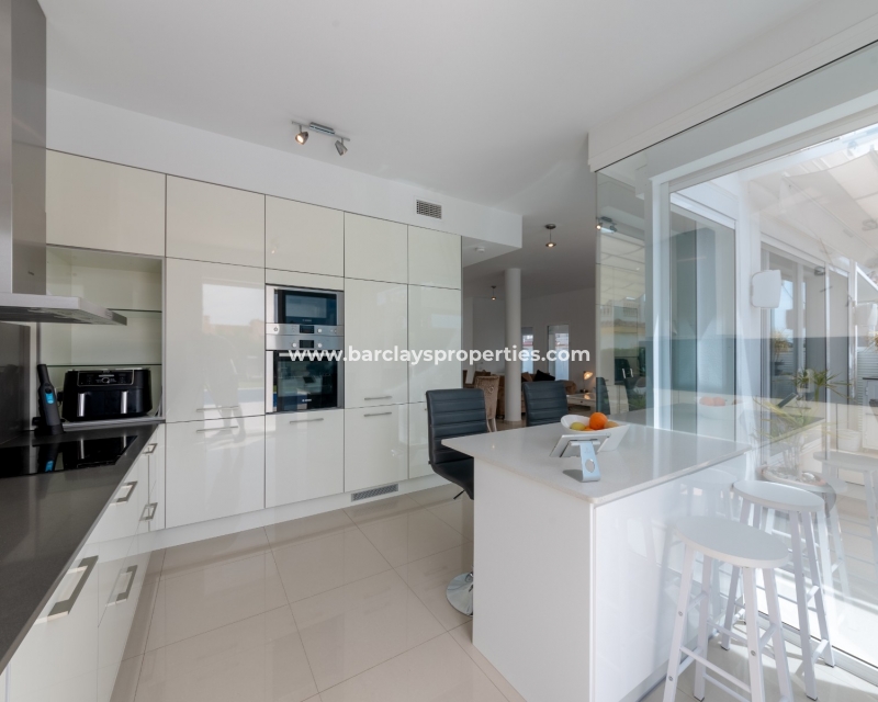 Wederverkoop - Vrijstaande Villa - Urb. La Marina