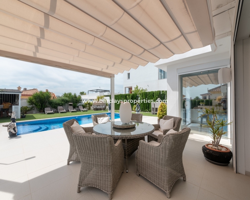 Wederverkoop - Vrijstaande Villa - Urb. La Marina