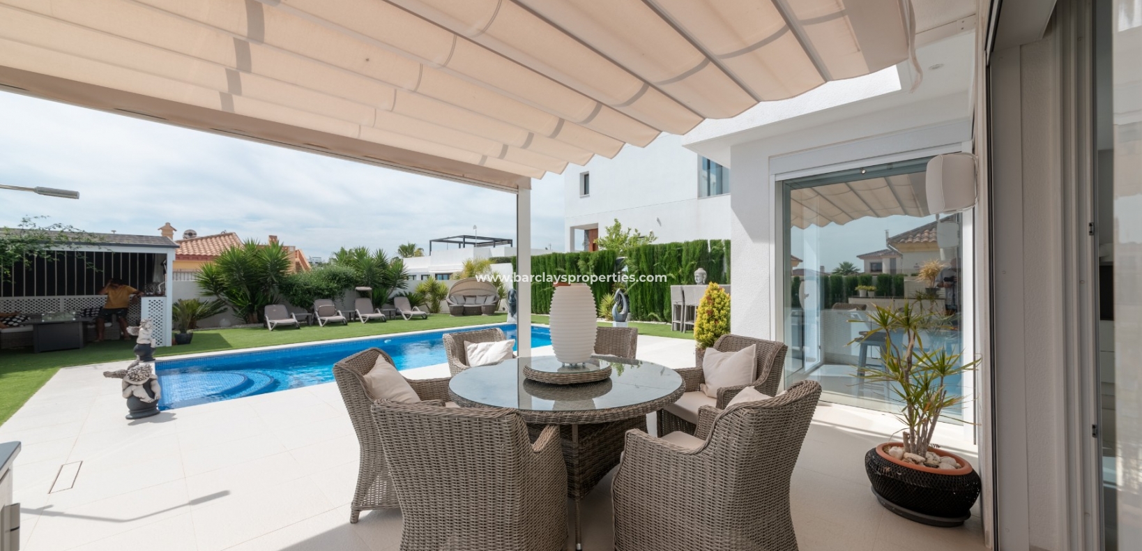 Wederverkoop - Vrijstaande Villa - Urb. La Marina