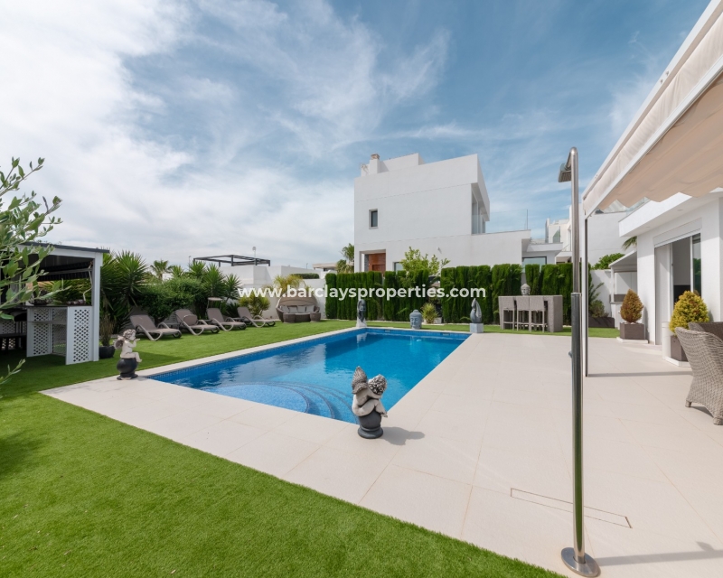 Wederverkoop - Vrijstaande Villa - Urb. La Marina