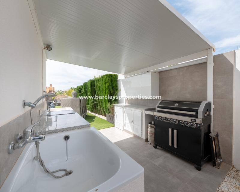 Wederverkoop - Vrijstaande Villa - Urb. La Marina