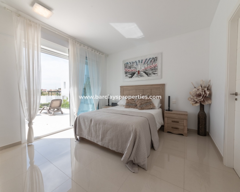 Wederverkoop - Vrijstaande Villa - Urb. La Marina