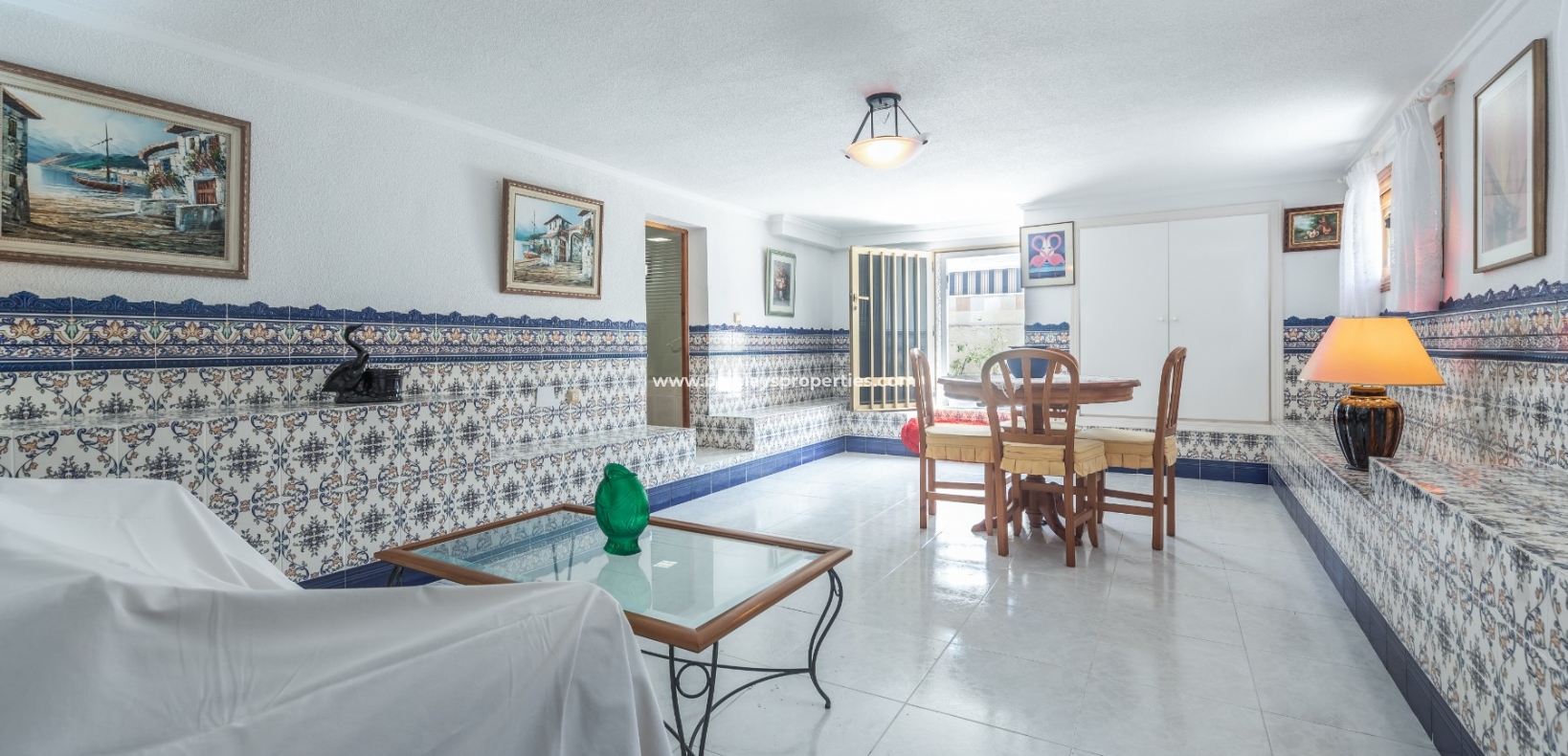 Wederverkoop - Vrijstaande Villa - Urb. La Marina