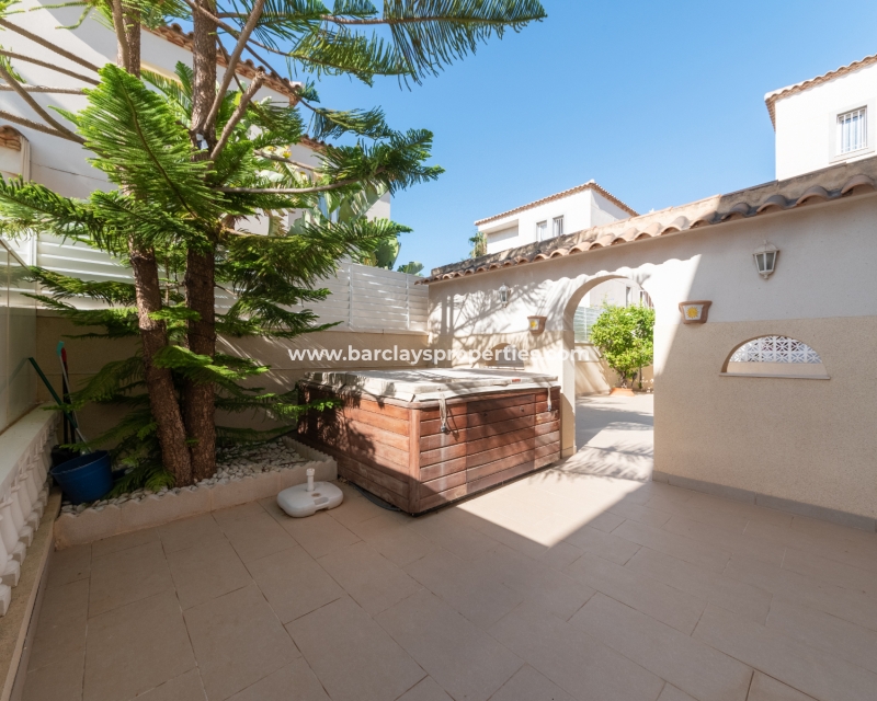 Wederverkoop - Vrijstaande Villa - Urb. La Marina