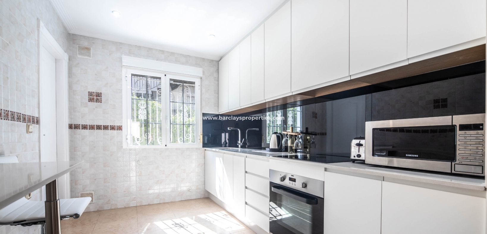 Wederverkoop - Vrijstaande Villa - Urb. La Marina