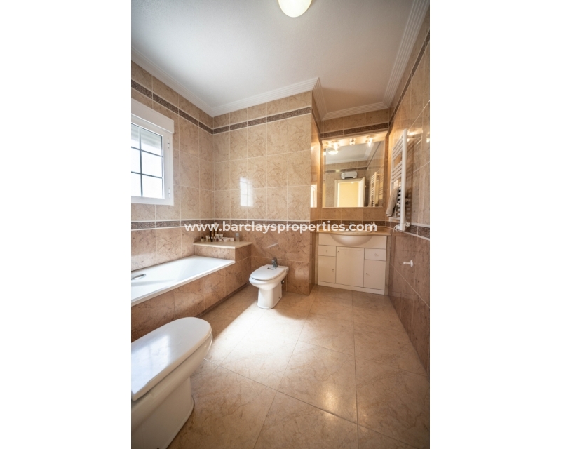 Wederverkoop - Vrijstaande Villa - Urb. La Marina