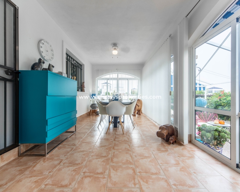 Wederverkoop - Vrijstaande Villa - Urb. La Marina