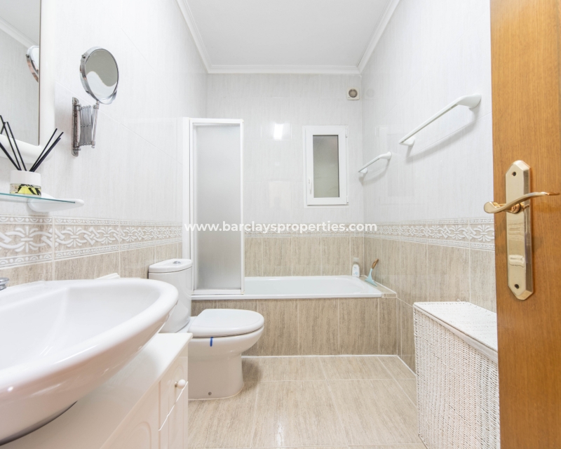 Wederverkoop - Vrijstaande Villa - Urb. La Marina