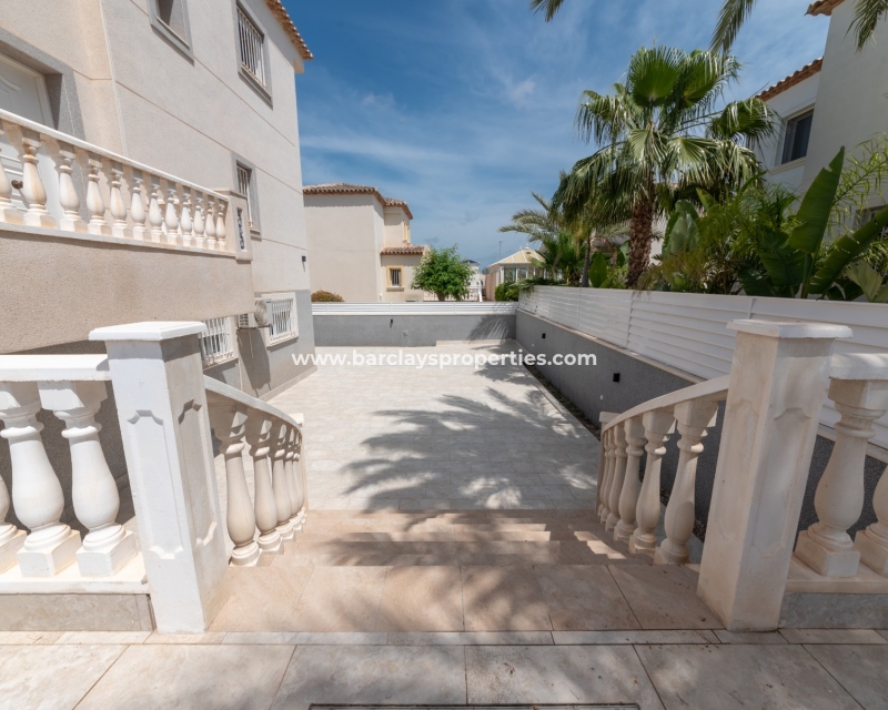 Wederverkoop - Vrijstaande Villa - Urb. La Marina