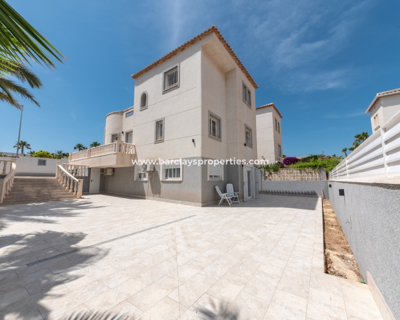 Wederverkoop - Vrijstaande Villa - Urb. La Marina