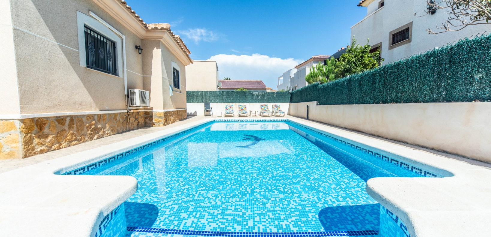 Wederverkoop - Vrijstaande Villa - Urb. La Marina