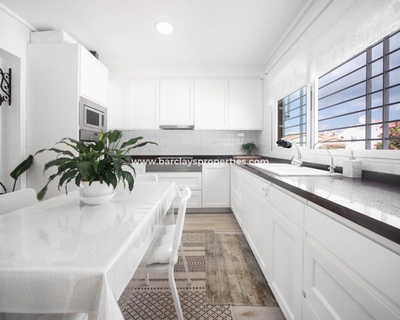 Wederverkoop - Vrijstaande Villa - Urb. La Marina