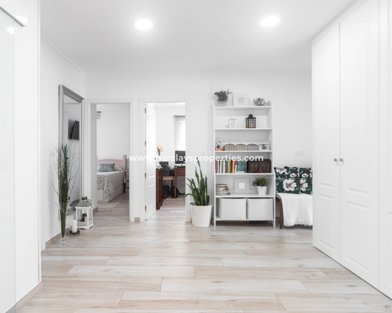 Wederverkoop - Vrijstaande Villa - Urb. La Marina