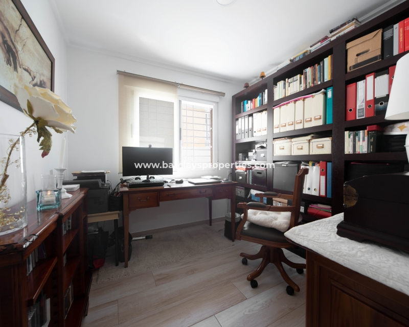 Wederverkoop - Vrijstaande Villa - Urb. La Marina