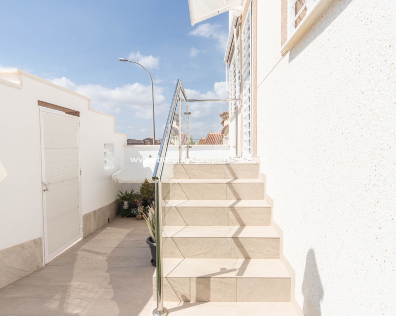 Wederverkoop - Vrijstaande Villa - Urb. La Marina