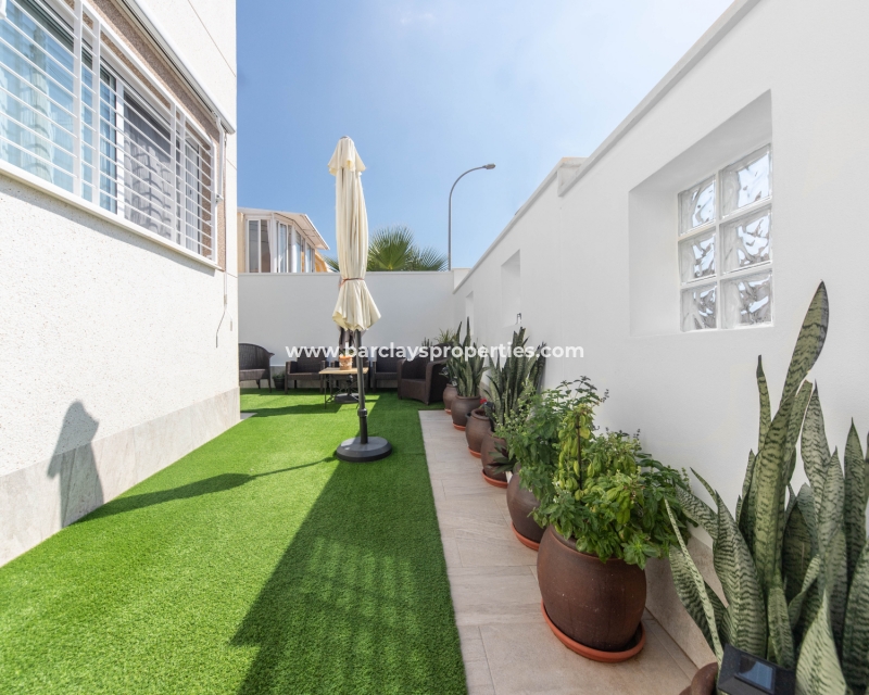 Wederverkoop - Vrijstaande Villa - Urb. La Marina